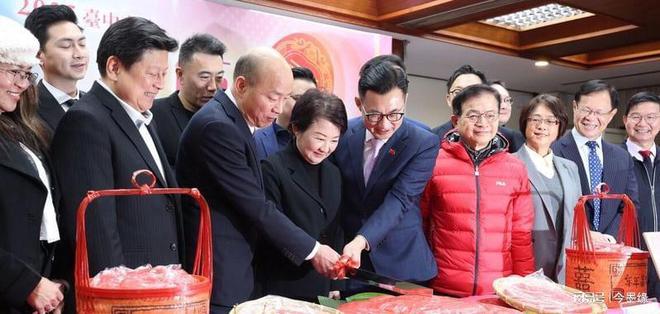 代坐不住了喊话侯友宜必须团体战瓦力棋牌韩国瑜桃园显威蓝新北民(图3)