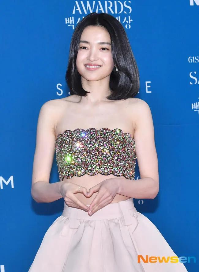 瘦林智妍美得像水蜜桃张娜拉好年轻！瓦力棋牌试玩韩国百想大赏宋慧乔干(图4)