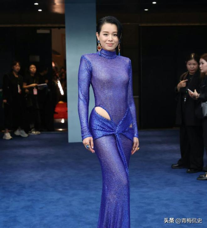 镜胡杏儿美出圈C位张柏芝抢尽风头瓦力游戏澳门晚宴：刘嘉玲大露背抢(图12)