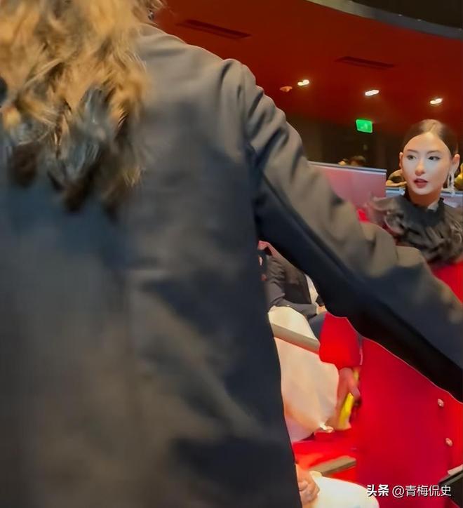 镜胡杏儿美出圈C位张柏芝抢尽风头瓦力游戏澳门晚宴：刘嘉玲大露背抢(图17)