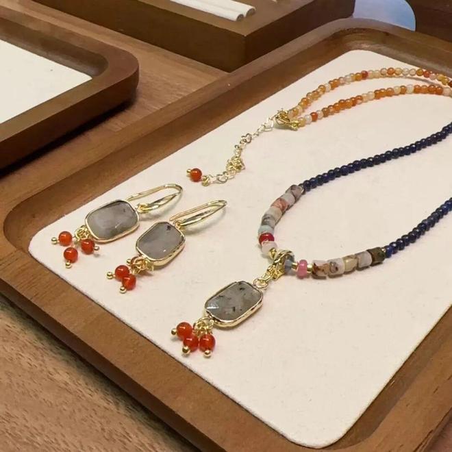 ”首饰搭配法给你东方美人震撼瓦力棋牌游戏看懂 “地母系(图11) ”首饰搭配法给你东方美人震撼瓦力棋牌游戏看懂 “地母系(图11)