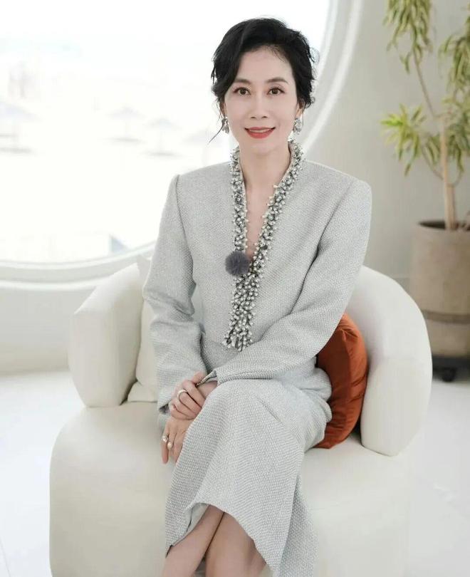 个个天生富贵相穿衣高级时髦又优雅瓦力游戏最适合演贵妇的4位女星(图2)